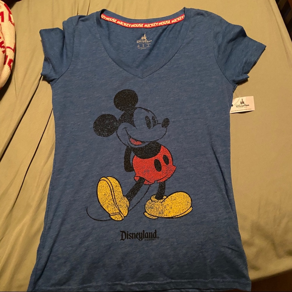 NWT Disney Mickey women’s t shirt💙
